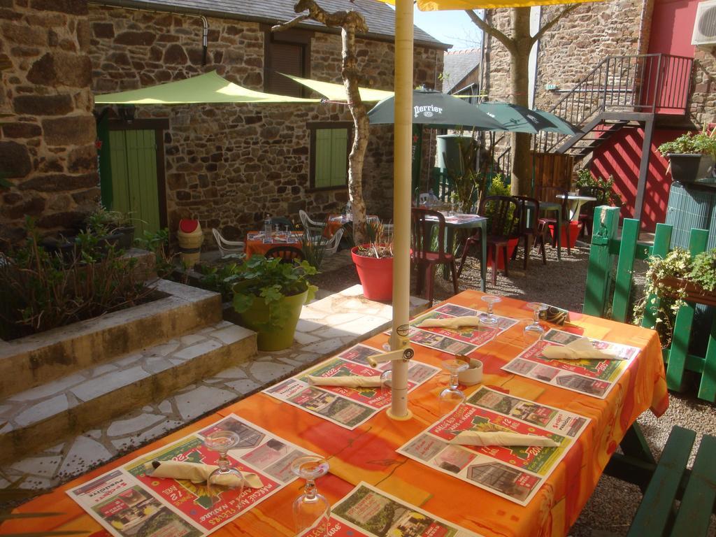 Auberge Du Chateau Châteauneuf-dʼIlle-et-Vilaine Esterno foto
