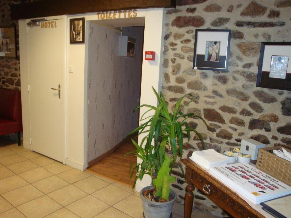 Auberge Du Chateau Châteauneuf-dʼIlle-et-Vilaine Esterno foto