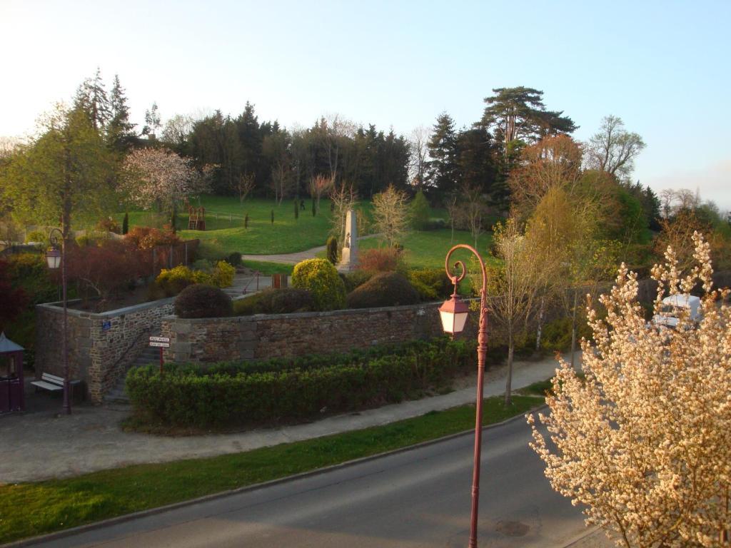 Auberge Du Chateau Châteauneuf-dʼIlle-et-Vilaine Esterno foto